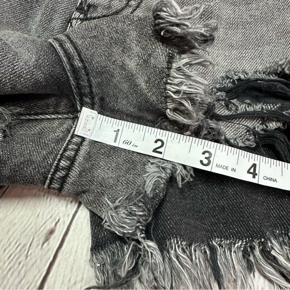 free people We The Free Gray Distressed Jean Shorts sz 30 boho western festival - Picture 6 of 11